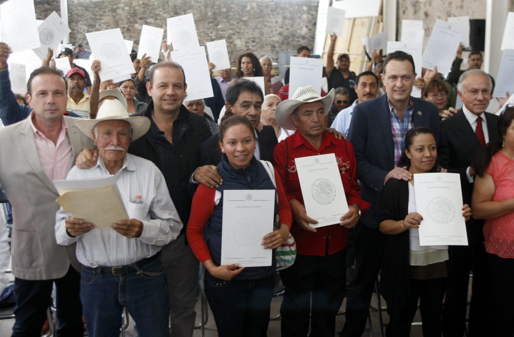 ENTREGA TITULOS PROPIEDAD_MAURICIO  KURI_CORREGIDORA_18072016-_60D9626