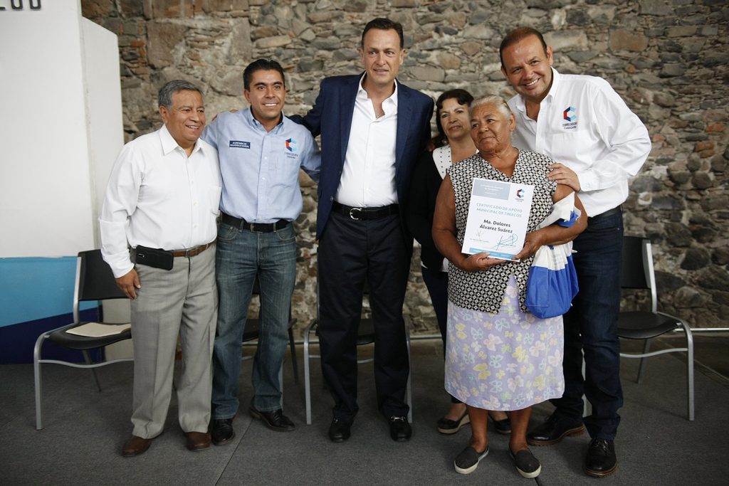 Entrega de tinacos (1)