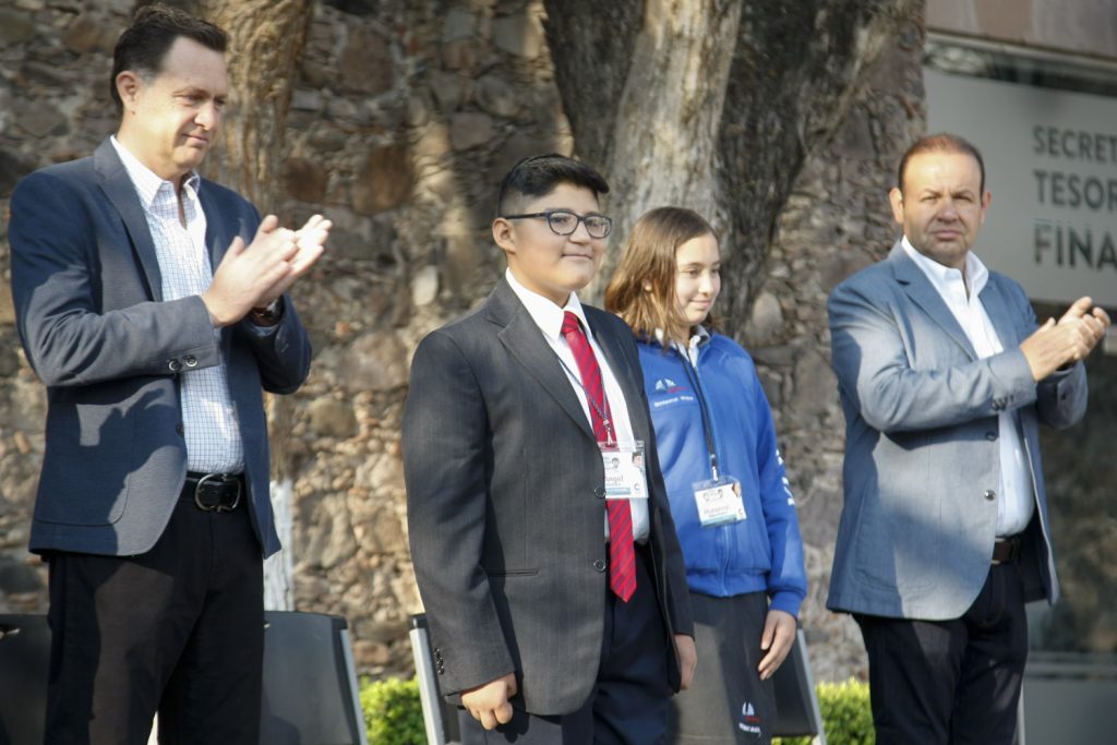 Niñas y Niños en el Gobierno (2)