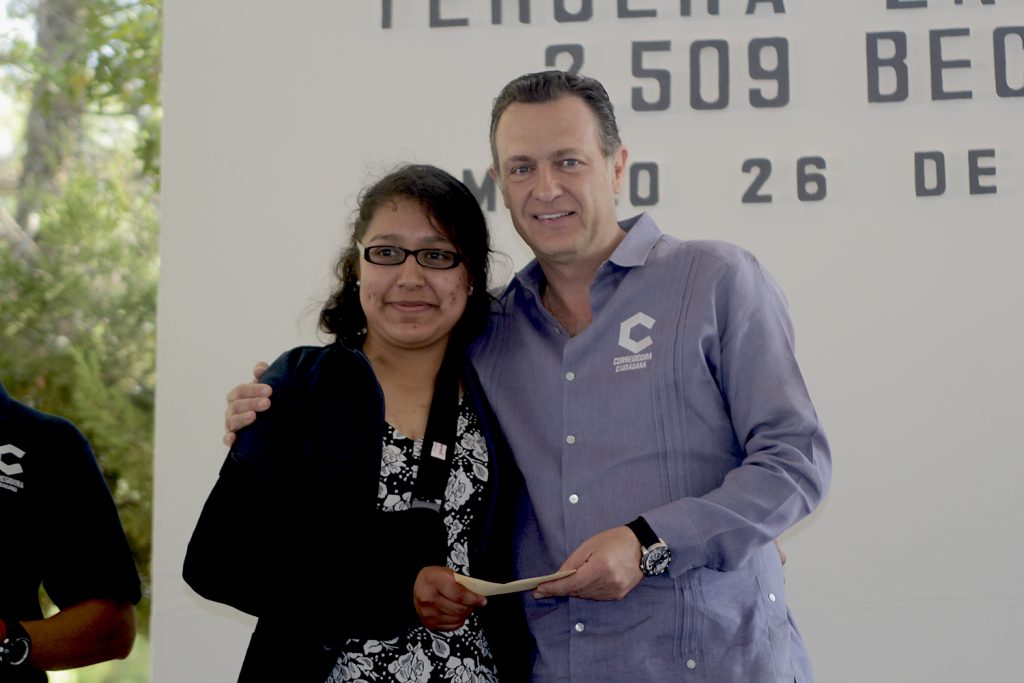 Tercera entrega de Becas (2)
