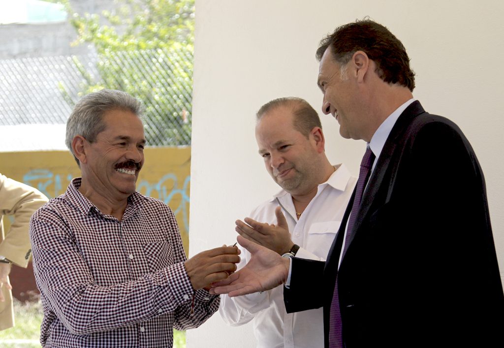Entrega de camioneta (3)